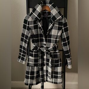Mid length Coat/Wool Blend Black/White